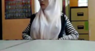 Mamá no dejó que su hijo sufriera por el deseo de follar y satisfizo su lujuria