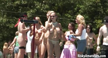 Dos pollas folladas Morena rusa de Garganta Profunda con anal