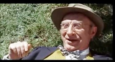 El vecino se conoció y la morena lo sedujo para tener sexo