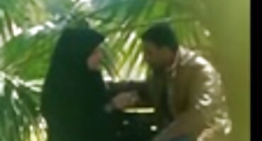 Chico se folla a dogg nudo morena desnuda en medias y le da la boca