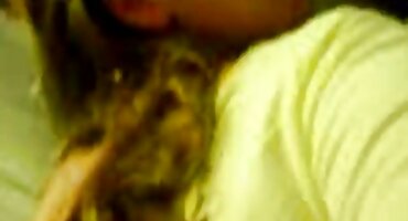 Chica caliente follada en la cama en diferentes poses