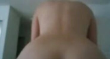 Dos lesbianas teniendo sexo jugando con la lengua con tetas