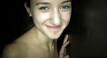 Chico joven convencido de tener sexo MFM con su amigo