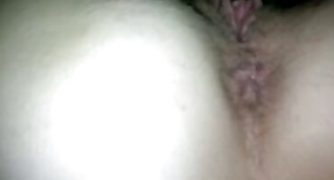 Morena madura convenció a su hijo de tener sexo chupándole la polla