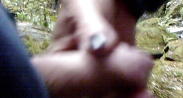 Chica tiene buen sexo al aire libre en la piscina