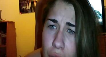 Para obtener aún más placer de los juegos íntimos, mamá e hija deciden usar un buen Strapon