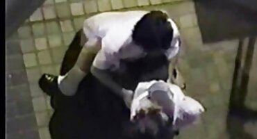 En el trabajo en la oficina Milf rusa traviesa con empleado