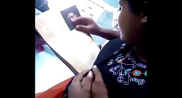 Chicos y chicas rusos follados en trío y semen de este Gangbang