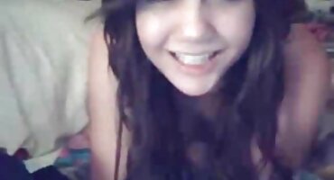 Hermana despertó a hermano y lo crió para sexo anal