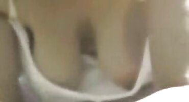 Chico follado criada rusa madura en el suelo dando una mamada de polla