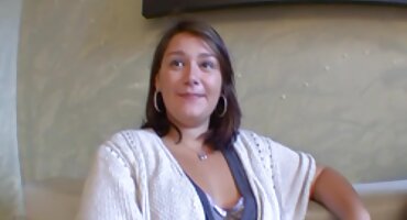 Mujer joven se la follan en todas las grietas apretadas