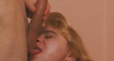 Chica joven follada en todos los agujeros por un chico joven