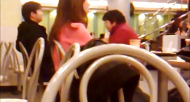 La hermosa chica decidió obtener nuevas sensaciones en la polla y, por lo tanto, joven