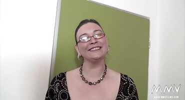 Estudiante se folla por el culo a su sexy compañera de grupo muy delgada