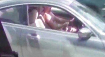 Joven rusa hizo una mamada profunda, después de una polla dura en el culo