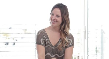 Chico se folla a chica rubia con diferentes poses