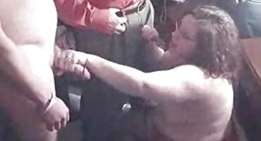 Nena pelirroja follada por un chico sin quitarse la i