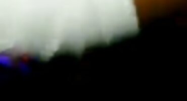 Chico se folla a tres lesbianas en gangbang y se corre a una de ellas en anal