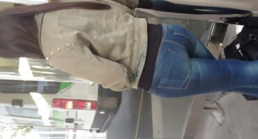 Hermosa rubia follada por un hombre en el coño