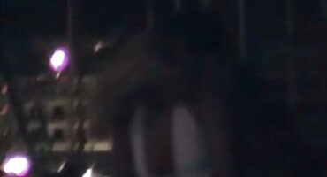 Masaje erótico de una mujer joven termina con sexo tierno