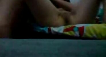 La rubia se rindió felizmente a tres chicos a la vez en un Gangbang