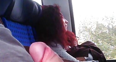 Mamá depravada follada por un chico joven y guapo