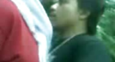 Marina súper caliente es follada en el culo por una mandona de color oscuro