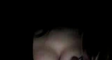 Baba extendió a un hombre para una buena cogida en el sofá