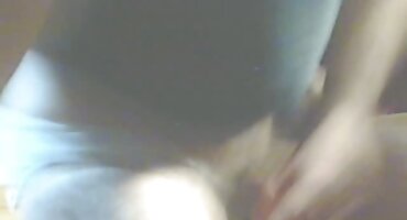 Joven rubia muy excitada hombre y ella misma