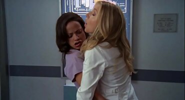 Chicas pelirrojas rusas se ponen cachondas durante el masaje por la polla