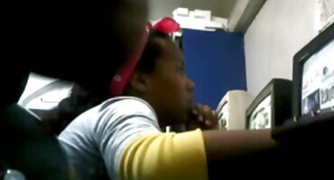 Chico se folla a su adorable chica Anal