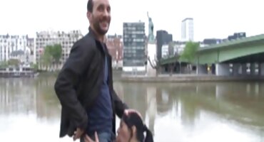 Chico tiene sexo con una hermosa chica rusa