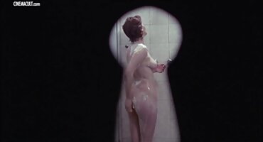 Mamá rusa caliente follada por jóvenes amantes