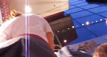 Chico con chica se acarician y tienen sexo