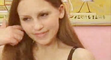 Mujer rusa hambrienta realmente quiere follar con un joven