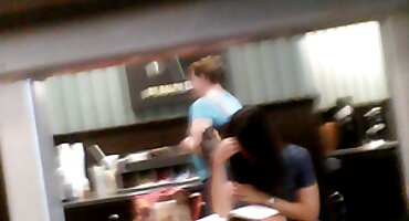 Rubia folla con lengua y dedo morena tetona