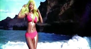 Sexo con una madre joven en un entorno hogareño