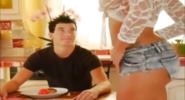 A menudo, las chicas más esbeltas y hermosas se llevan al orgasmo solas