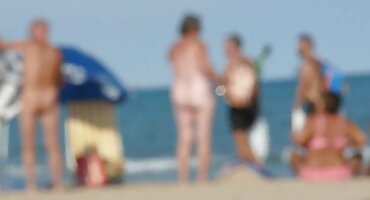 Amante apetitosa chica folla en la garganta y el coño