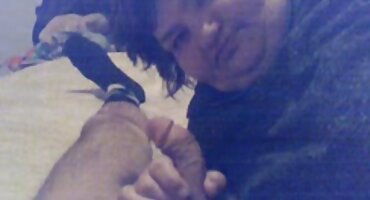 Chicos con pollas grandes follan a su novia juntos