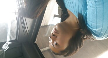 Jefe maduro tuvo sexo con joven empleado