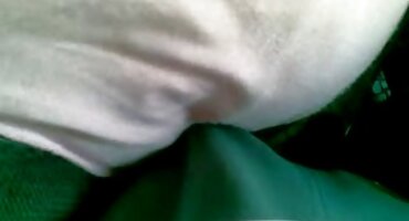 La tía espió al macho dormido y no pudo resistirse a la Mamada