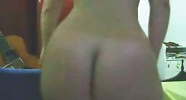 Joven morena y su novio tienen sexo