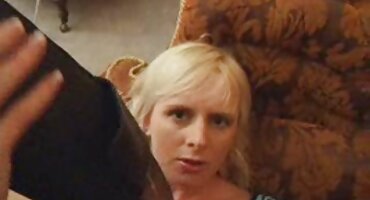 Sexo ruso con el primer anal de una joven rubia