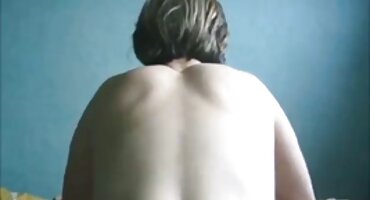 Linda chica pelirroja follada por una mujer