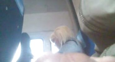 Joven morena chupa y deja follar a su novio cachondo