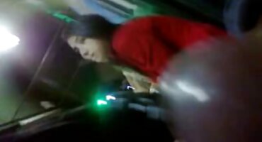 Rubia madura comparte experiencia de hacer el amor con una joven morena