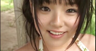 Dulce sexo con una hermosa joven rubia y semen en la boca y la cara