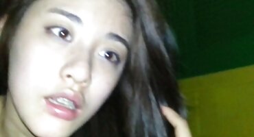 Dos hermosas lesbianas rusas desnudas tuvieron sexo y se corrieron