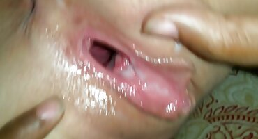 Hombre bombeado completamente desnudo folla por capricho de belleza